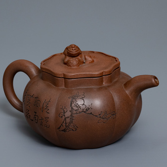 A Chinese Yixing stoneware teapot and cover with inscription, impressed seal marks, 19/20th C.