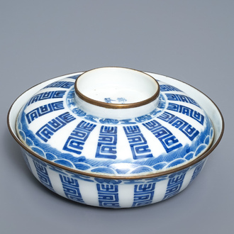 A Chinese blue and white Vietnamese market 'Bleu de Hue' bowl and cover, 19th C.