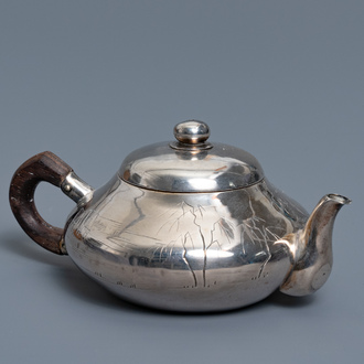 A Chinese silver teapot and cover, impressed mark, 19/20th C.