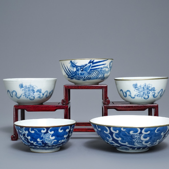 Cinq bols en porcelaine de Chine 'Bleu de Hue' pour le Vietnam, 19ème