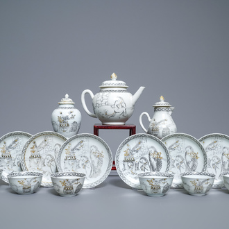 Un service à thé de 15 pièces en porcelaine de Chine grisaille, Yongzheng/Qianlong