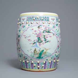 Un tabouret en porcelaine de Chine famille rose, 19ème