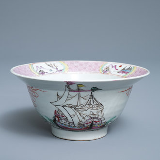 Un bol en porcelaine de Chine famille rose à décor d'un navire, Yongzheng/Qianlong