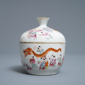 A Chinese famille rose 'spring festival' bowl and cover, Guangxu mark, 19/20th C.