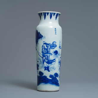 Een Chinese blauw-witte rouleau vaas met een zeldzame voorstelling van Zhang Xiang, Transitie periode