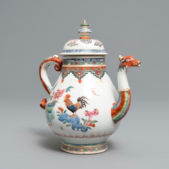Une théière en porcelaine de Chine famille rose au bec en forme de phénix, Qianlong