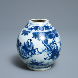 Un vase en porcelaine de Chine en bleu et blanc à décor de figures dans un paysage, époque Transition