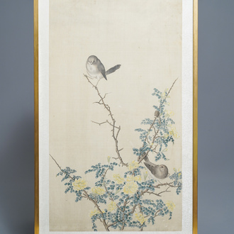 Ecole chinoise, 19ème, encre et couleurs sur soie: 'deux oiseaux sur branches fleuries'