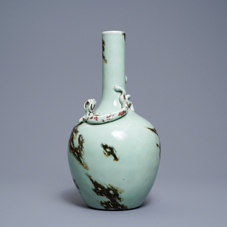 Een Chinese celadon vaas met koperrood decor, Qianlong merk en periode