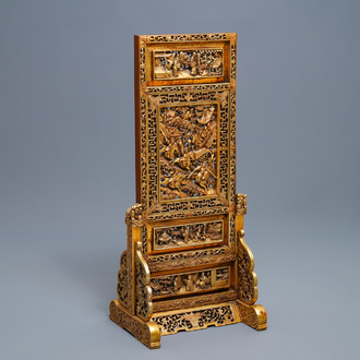 Un écran de table en bois sculpté et doré pour le marché Straits ou Peranakan, 19ème