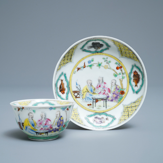 Une tasse et soucoupe en porcelaine de Chine famille rose d'après Cornelis Pronk, 'Visite du docteur', Qianlong