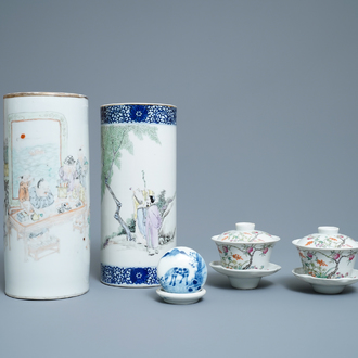 A varied collection of Chinese qianjiang cai, famille rose and blue and white porcelain, 19/20th C.