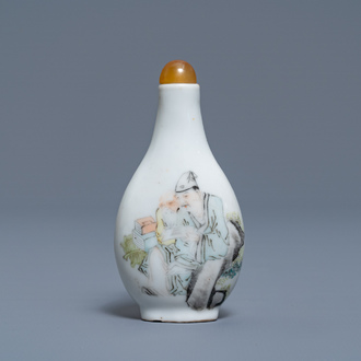 Une tabatière en porcelaine de Chine qianjiang cai, signée Fang Jiazhen, datée 1898