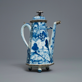 Une cafetière en porcelaine de Chine en bleu et blanc montée d'argent à décor 'La déesse Europe et le taureau', Kangxi