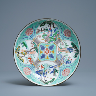 Un plat en porcelaine de Chine famille verte à décor 'Quatre coeurs' d'après Delft, Kangxi