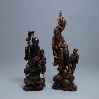 Deux grandes figures d'immortels en bois sculpté, Chine, République