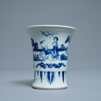 Un pot à pinceaux en porcelaine de Chine en bleu et blanc, époque Transition