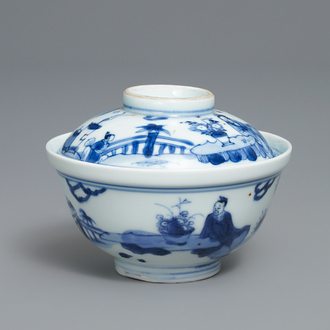 Un bol couvert en porcelaine de Chine en bleu et blanc, marque et époque de Yongzheng