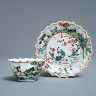 Une tasse et soucoupe en porcelaine de Chine famille rose à décor de pêcheurs, Yongzheng