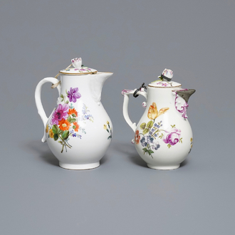 Deux verseuses en porcelaine de Meissen à décor floral, Allemagne, 18/19ème