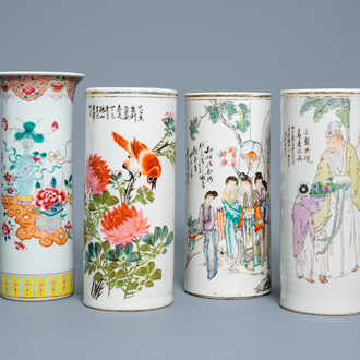 Trois porte-chapeaux en porcelaine de Chine qianjiang cai et un vase en famille rose, 19/20ème