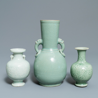 Drie Chinese monochrome celadon vazen, 19/20e eeuw