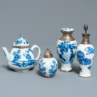 Trois vases et une théière en porcelaine de Chine en bleu et blanc aux montures en argent, Kangxi