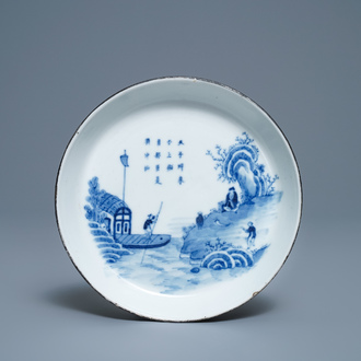 Een Chinese blauw-witte 'Bleu de Hue' schotel met een rivierlandschap voor de Vietnamese markt, 19e eeuw