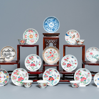 Treize soucoupes et neuf tasses en porcelaine de Chine, Kangxi/Qianlong