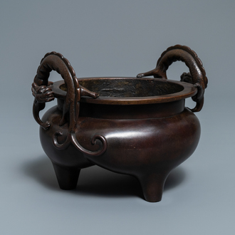 A Chinese bronze chilong-handled tripod censer, seal mark, 17/18th C.