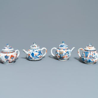 Vier Chinese Imari-stijl theepotten met deksels, Kangxi