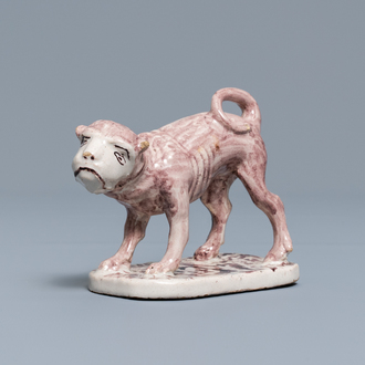 Een mangaan Rijsels aardewerken model van een aap, eind 18e eeuw