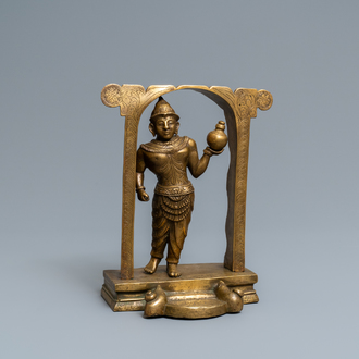 Une figure d'un gardien de temple en bronze doré, Népal, 19ème