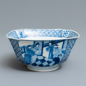 Un bol de forme carrée en porcelaine de Chine en bleu et blanc, marque de Chenghua, Kangxi