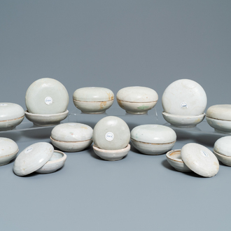 Treize boîtes couvertes en porcelaine de Chine de Swatow de l'épave Binh Tuan, Ming