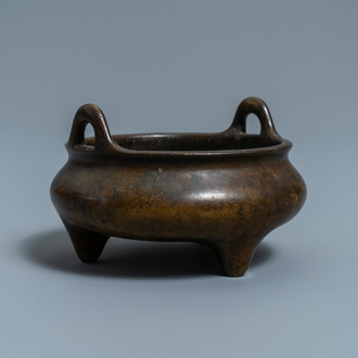 A Chinese bronze tripod censer, seal mark, 17/18th C.