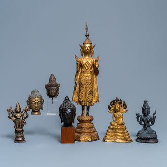 Een collectie bronzen figuren en fragmenten, India, Thailand en Tibet, 19e eeuw en vroeger