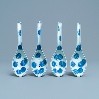 Four Chinese pierced blue and white spoons, 19/20th C.