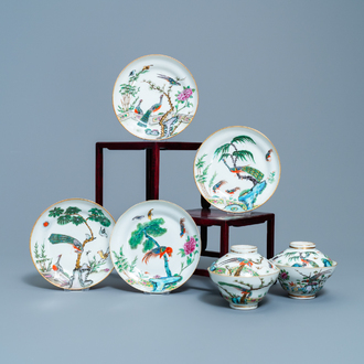 Quatre coupes et deux bols couverts en porcelaine de Chine famille rose de Canton, 19ème