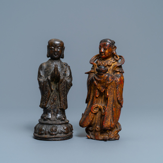 Deux figures en bronze laqué et doré, Chine, Ming
