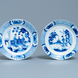 Twee Chinese blauw-witte borden, Kangxi merk en periode