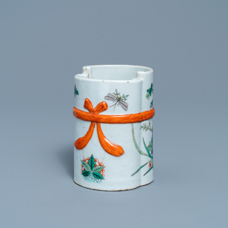 Un pot à pinceaux en porcelaine de Chine famille verte, 19ème