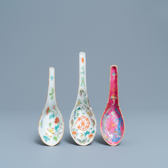 Three Chinese famille rose spoons, 19/20th C.