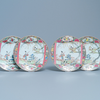 Deux paires d'assiettes en porcelaine de Chine famille rose à décor de 'La romance de la chambre de l'ouest', Qianlong