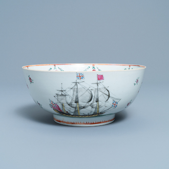 Un bol en porcelaine de Chine famille rose à décor de navires anglais, Qianlong