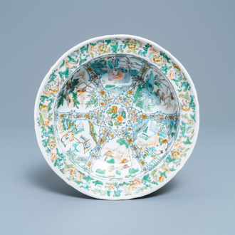 A rare KPM porcelain basin with Cantonese famille verte painting, China and Germany, 19th C.