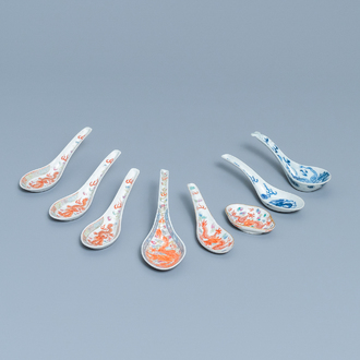 Seven Chinese famille rose and blue and white 'dragon' spoons and a saucer, 19/20th C.