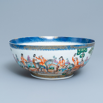 Un grand bol en porcelaine de Chine famille rose à décor de la chasse pour le marché européen, Qianlong