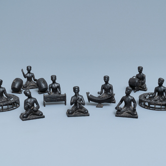 Een collectie bronzen miniatuur figuren van muzikanten, India of Indonesië, 19/20e eeuw