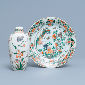 Un pot couvert et une assiette en porcelaine de Chine famille verte, Kangxi